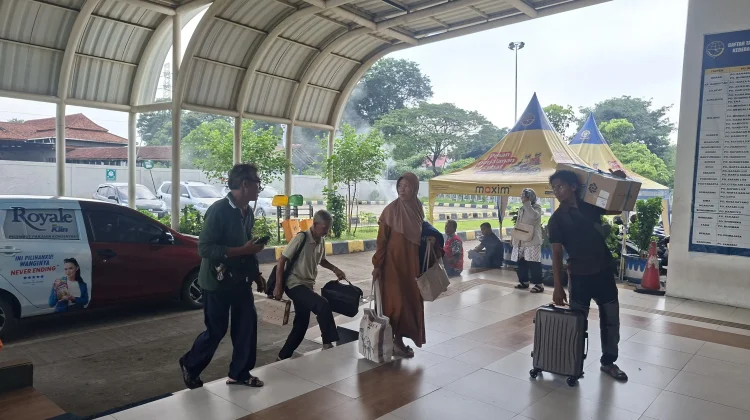 Pantauan Arus Mudik di Terminal Harjamukti Cirebon Mulai Terlihat