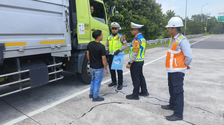Arus Mudik Lebaran 2026, Satlantas Majalengka Keluarkan Truk Sumbu 3 di Tol Cipali