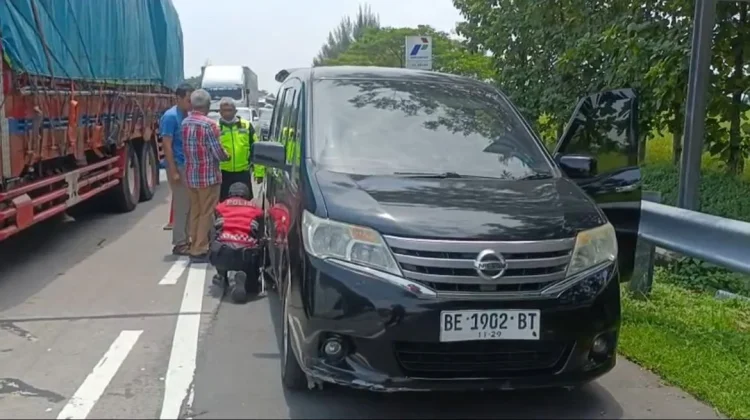Ban Pemudik Pecah di Tol Cipali, Polisi Majalengka Sigap Turun Tangan