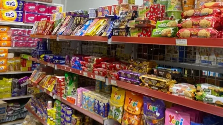 Ahli Ingatkan Masyarakat Cermat Membaca Label Makanan Kaleng