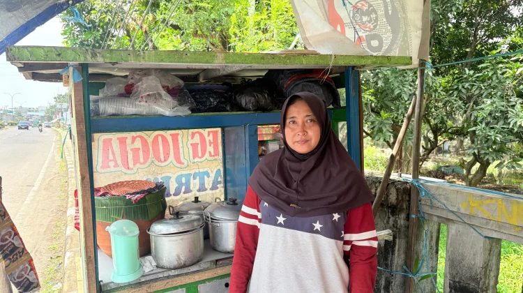 Warung Dadakan Mulai Bermunculan di Jalur Mudik Cirebon