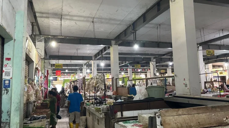 Pedagang Keluhkan Penurunan Pembeli di Pasar Gunung Sari Kota Cirebon