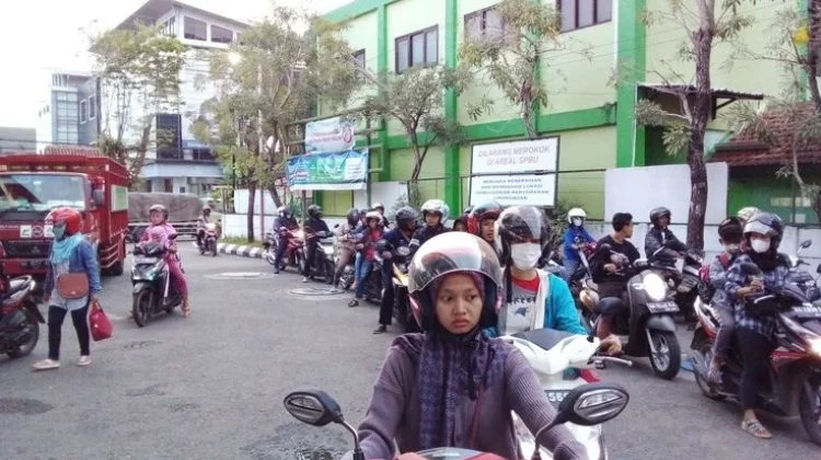 Strategi Menghindari Antrean Panjang SPBU saat Mudik
