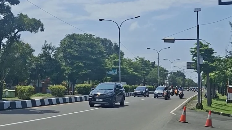 Pantauan H-3 Lebaran, Arus Mudik Pantura Cirebon Ramai Lancar Sore Hari