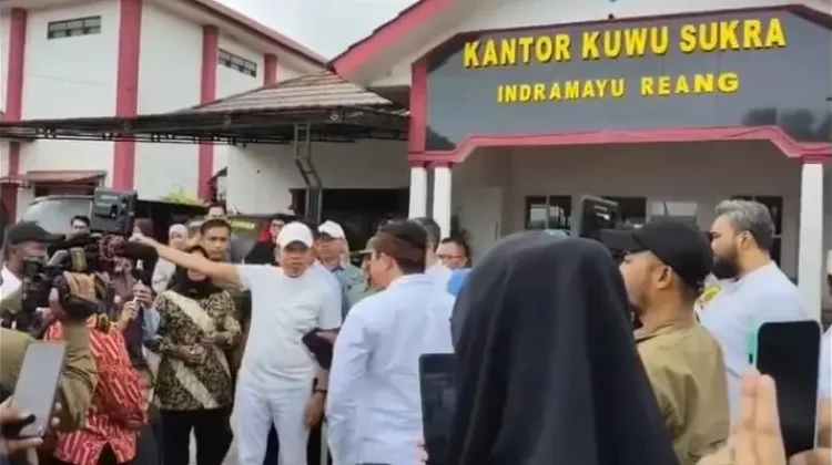Dinilai Ganggu Aktivitas Pemudik, KDM Bubarkan Penyapu Koin Jembatan Sewo