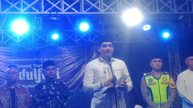 Bupati Lucky Hakim Lepas Pawai Takbir Keliling