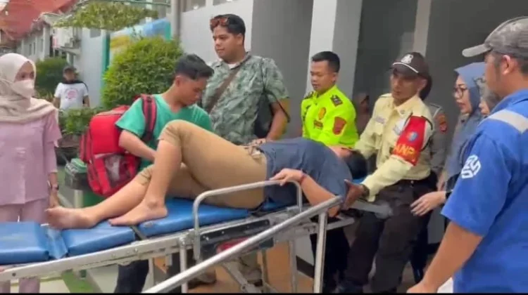 Sigap di Rest Area KM 166 Tol Cipali, Polisi Majalengka Tangani Pemudik Terjatuh