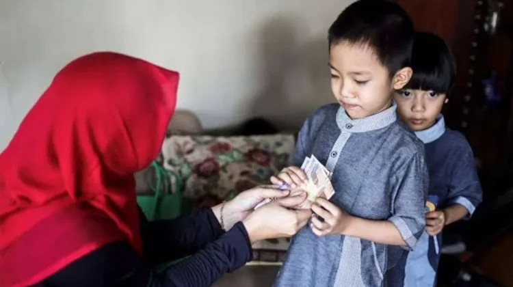 Tips Bijak Mengelola Uang THR Anak