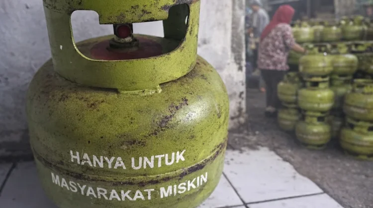 Warga Kuningan Keluhkan Kelangkaan Elpiji 3 kg usai Lebaran