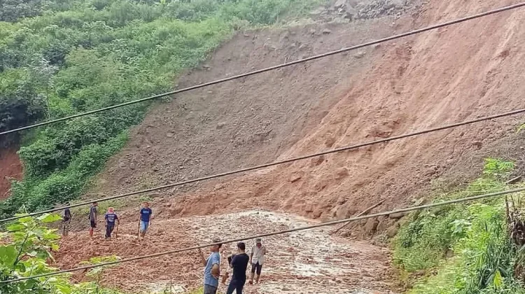 Lintasi Majalengka Selatan, Waspadai 25 Titik Longsor