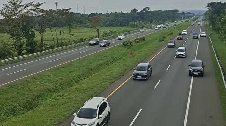 Pantauan Arus Balik H+3 Lebaran di Tol Palimanan–Kanci KM 200 Ramai Lancar