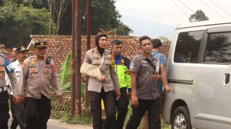 Alami Cedera, Kapolres Majalengka Tetap Pimpin Olah TKP Kecelakaan Maut Travel Elf