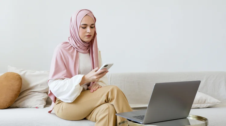 Bijak Gunakan Media Sosial, Kunci Menjaga Akhlak di Era Digital
