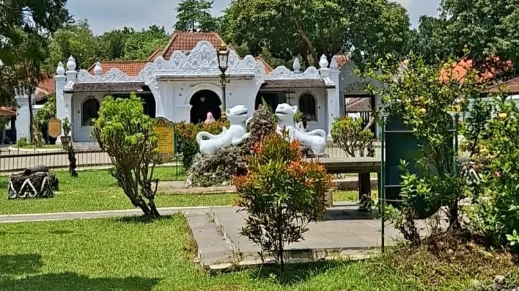 Simbol Toleransi Beragama di Keraton Kasepuhan Cirebon Masih Terjaga