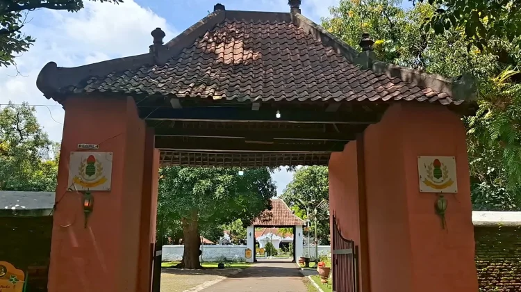 Menelusuri Sejarah dan Struktur Keraton Kasepuhan Cirebon