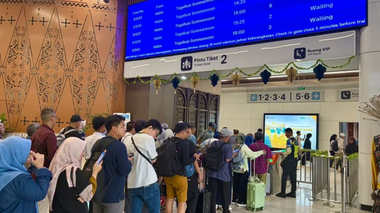Arus Balik Whoosh Diprediksi Memuncak Akhir Pekan, Penumpang Harian Tembus 20 Ribu