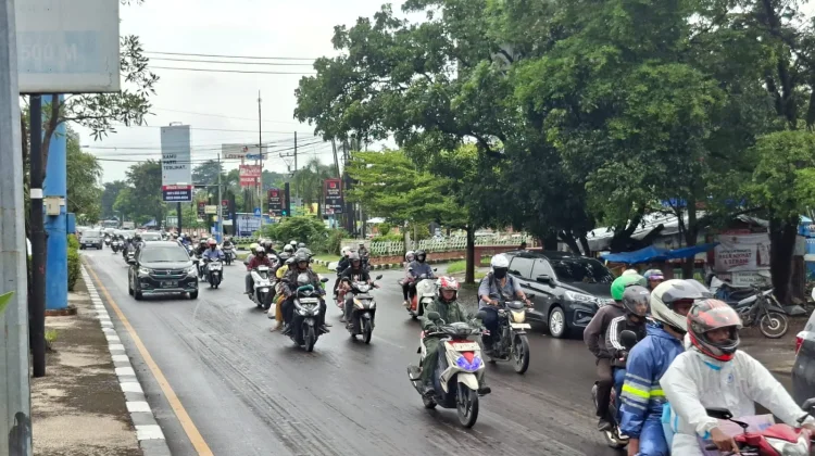 Arus Lalu Lintas di Brigjen Dharsono, Kota Cirebon Ramai dan Lancar