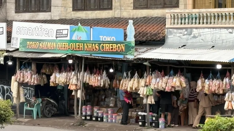 Toko Oleh-Oleh Cirebon Dukung UMKM Lokal melalui Produk Khas Daerah