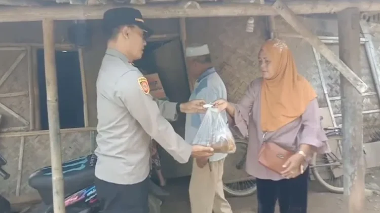 Polsek Losari Salurkan Bantuan Sosial bagi Warga Kurang Mampu di Desa Kalisari