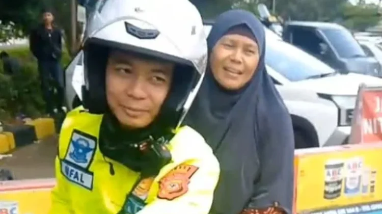 Polisi Majalengka Bantu Pemudik Tertinggal di Tol Cipali