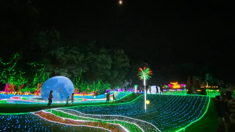 Lumi Land Sunyaragi: Padukan Seni Cahaya dan Sejarah di Kota Cirebon
