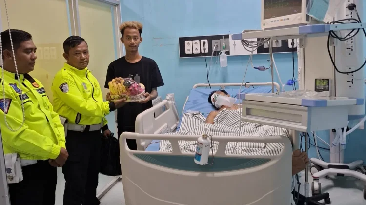 Satlantas Majalengka Salurkan Tali Asih untuk Korban Kecelakaan Maut Elf