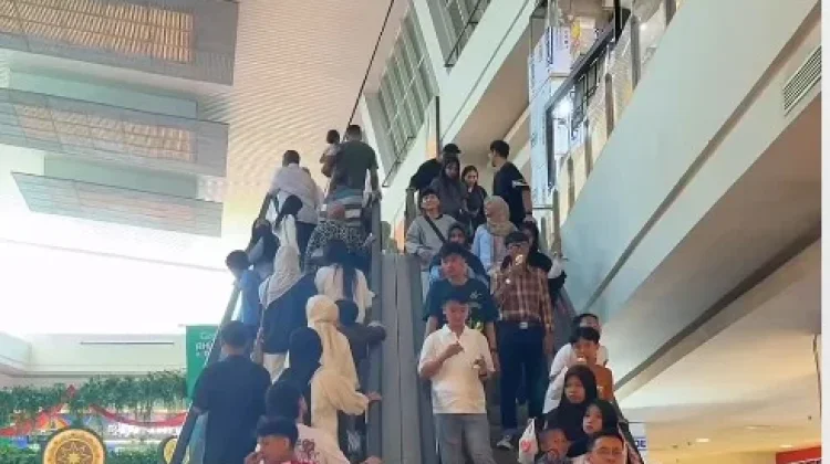 Fenomena Lebaran: Mengapa Masyarakat Rela Antre dan Memadati Mall?