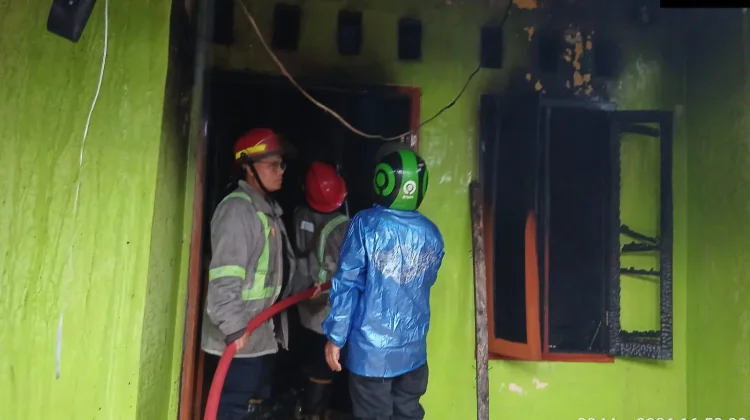 Diduga Dibakar ODGJ, Satu Rumah di Kejuden Cirebon Hangus Terbakar