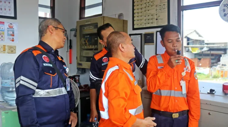 KAI Daop 3 Cirebon Gelar Tes Narkoba Petugas Perlintasan