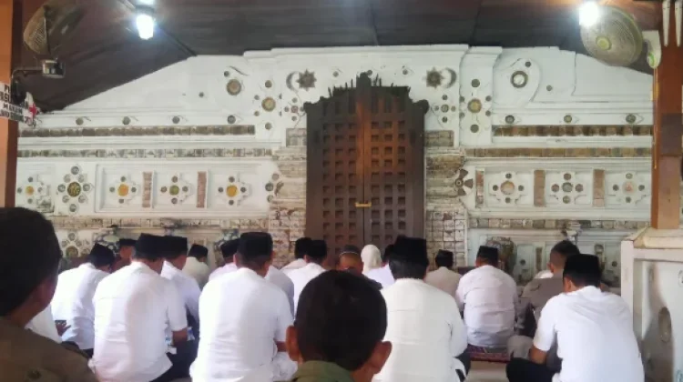 Makam Sunan Gunung Jati Dipadati Peziarah saat Libur Lebaran