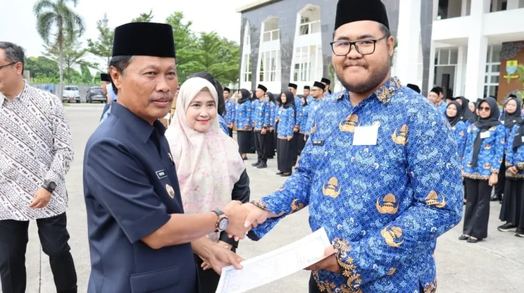 Lantik 73 Pejabat Fungsional, Wali Kota Cirebon Tekankan Layanan