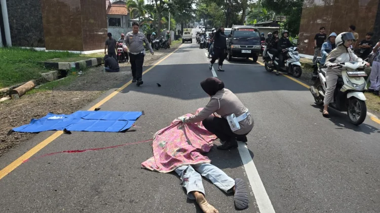 Remaja Tewas usai Salip Truk di Sindangagung Kuningan
