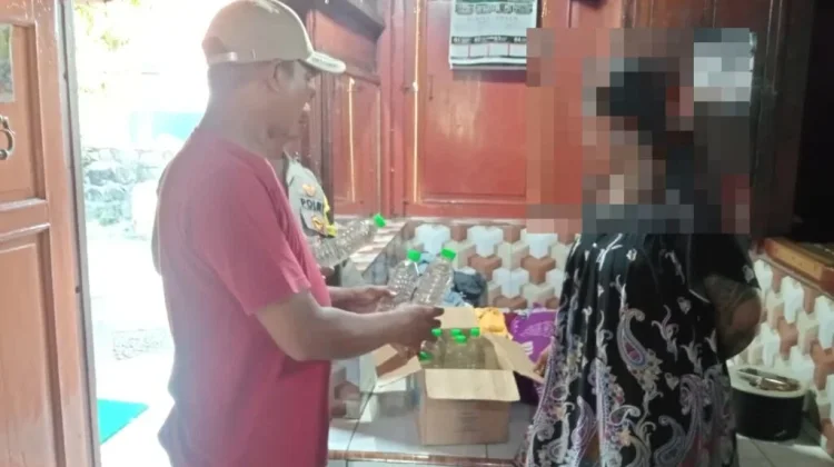 Polsek Gunungjati Sita Puluhan Botol Miras Ilegal di Grogol