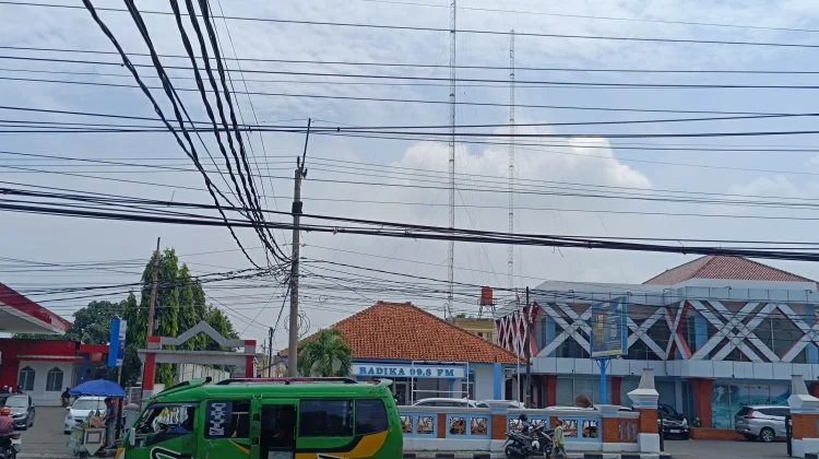 Bahaya Kabel Semrawut, Pemkab Majalengka Tertibkan lewat Program SAJUTA