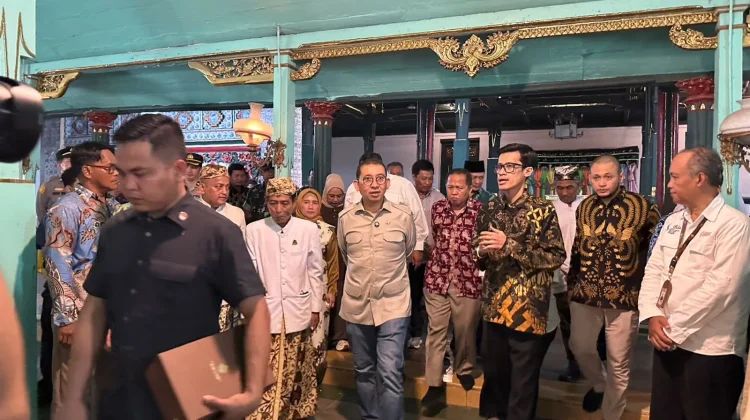 Fadli Zon Tinjau Keraton Kasepuhan, Dorong Revitalisasi Budaya Cirebon