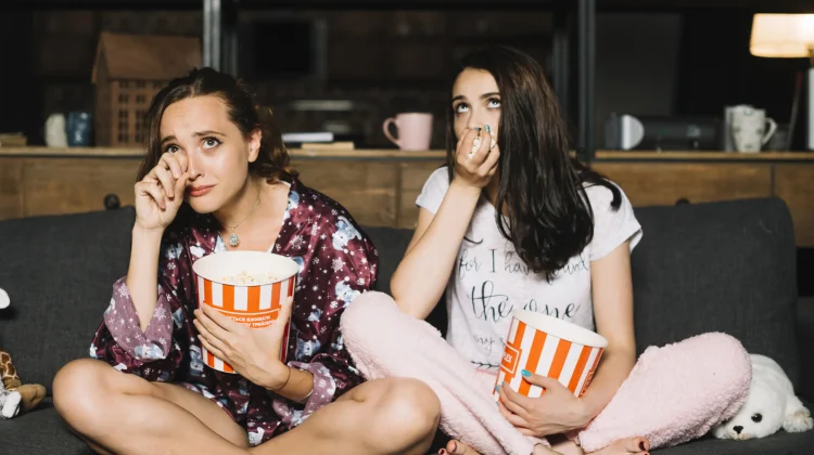 Jangan Ditahan, Menangis saat Nonton Film Justru Menyehatkan