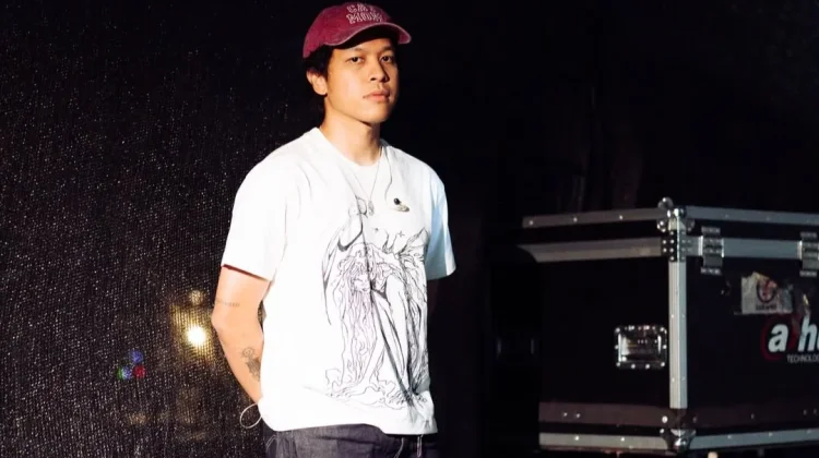 Album “Menari dengan Bayangan” Akan Diadaptasi ke Film