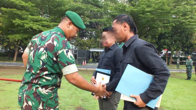 Tangkap Pengedar Narkotika, Dandim 0614 Berikan Reward