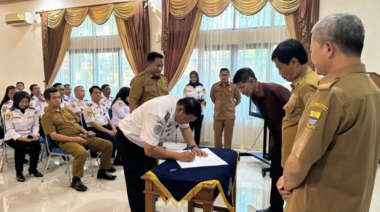 Sertijab Dishub Cirebon, Ujianto Lanjutkan Program Andi Armawan