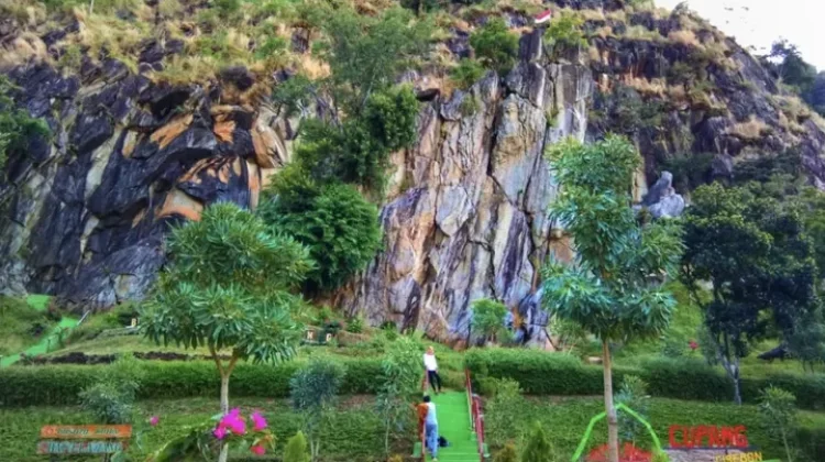 Pesona Tersembunyi Taman Batu Lawang Cirebon Kian Memikat Wisatawan