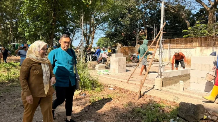 Wawali Cirebon tinjau relokasi pedagang bunga di Dukuh Semar