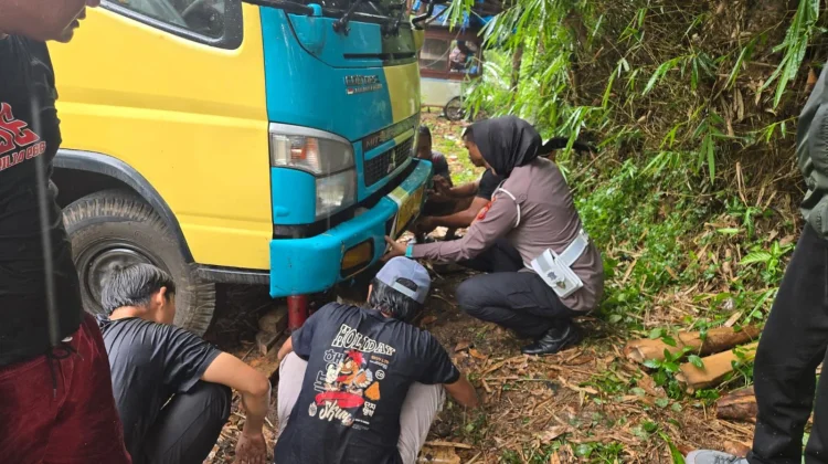 Truk Telur Kecelakaan usai Salip Kendaraan