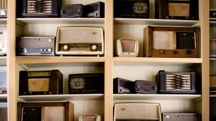 Radio Tetap Bersinar di Era Digital, Menjangkau Hati Pendengar