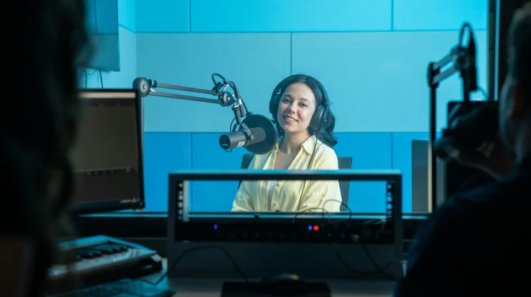 Tips Menjadi Penyiar Radio yang Mumpuni