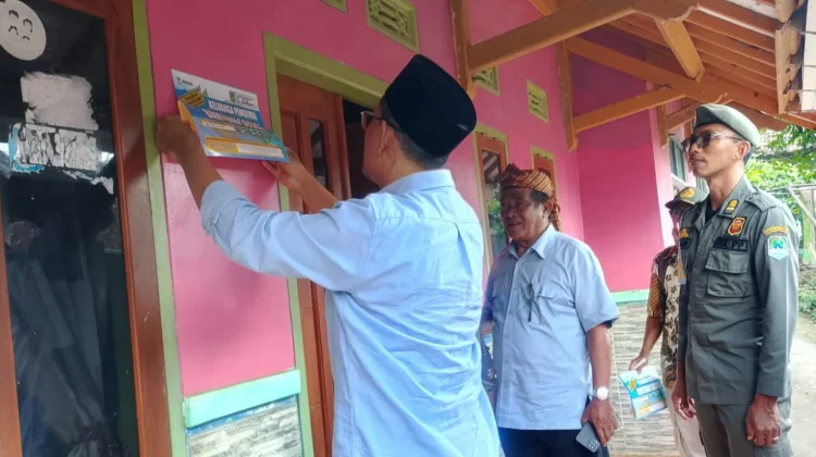 Penerima Bansos Majalengka Ditempeli Stiker