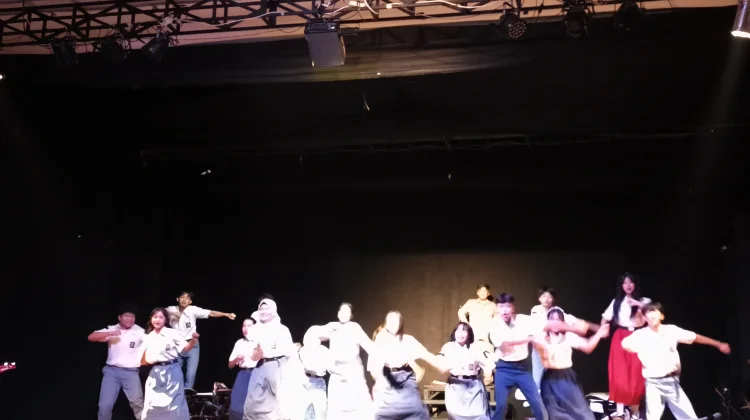 Geliat MBG di Raksawacana, Kritik Pendidikan Mengalir lewat Teater