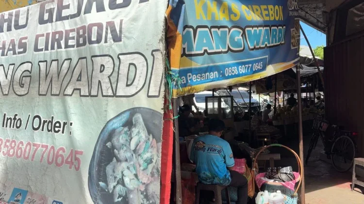 Cita Rasa Terjaga, Tahu Gejrot Mang Wardi Tetap Eksis di Pasar Kanoman