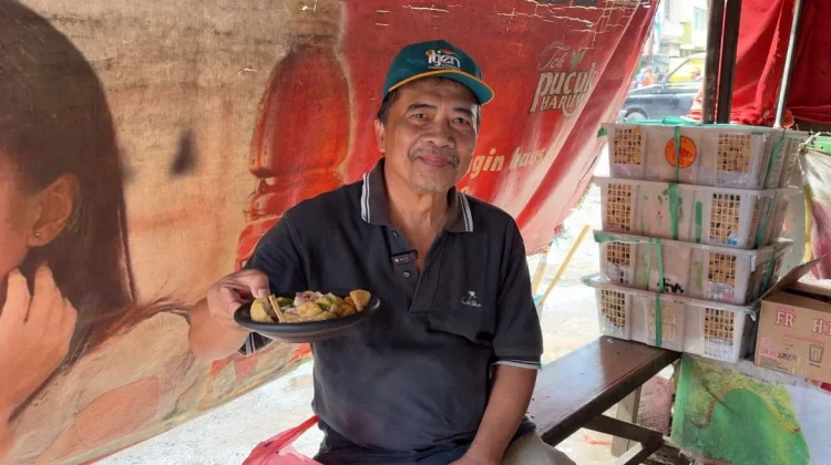 Dari Lokal hingga Wisatawan, Tahu Gejrot Mang Wardi Tetap Diburu