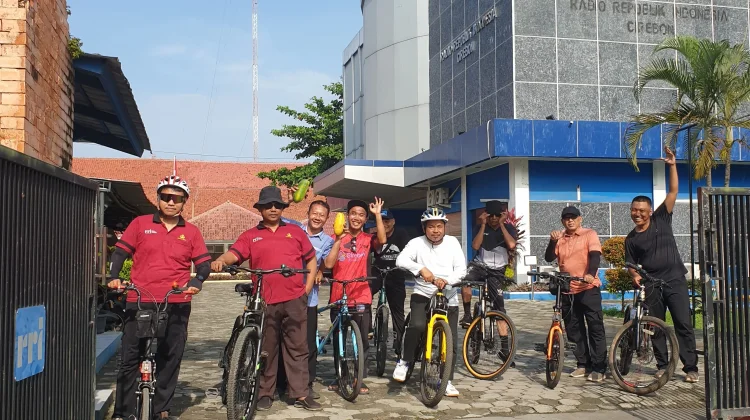 Solidaritas di Atas Pedal: Potret Komunitas Gowes RRI Cirebon