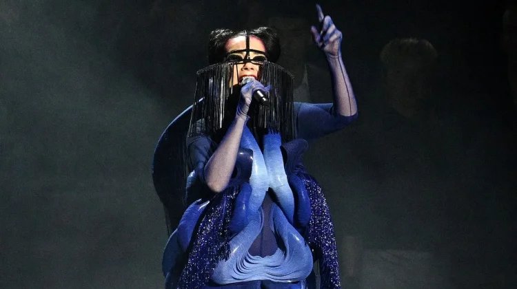 Björk Rilis Album Baru Tahun Depan